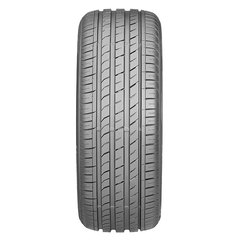 Nexen Nfera SU1 215/40R18, front view of tread pattern
